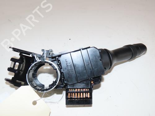 Used Headlight switch TOYOTA YARIS (_P9_) 1.3 VVT-i (SCP90_, SCP90R) (87 hp) 32432473
