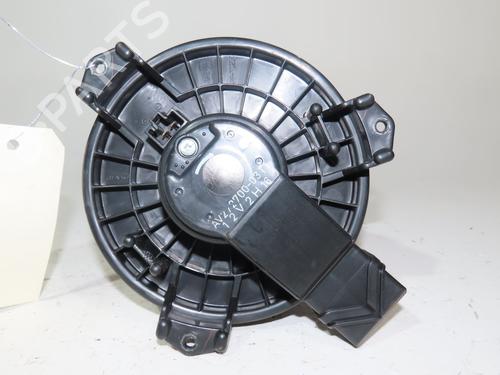 Used Heater blower motor TOYOTA YARIS (_P9_) 1.3 VVT-i (SCP90_, SCP90R) (87 hp) 24486825