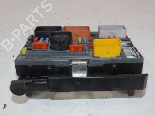 Used Fuse box Fuse box 37083749 37083749