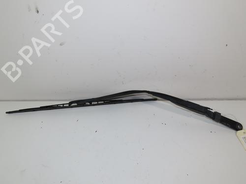 Used Front windshield wiper arm RENAULT MASTER II Van (FD) 2.5 dCi (101 hp) 15577964