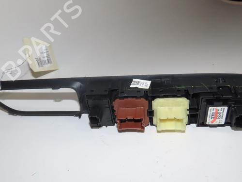 Used Left front window switch RENAULT CAPTUR I (J5_, H5_) 1.2 TCe 120 (118 hp) 24488944