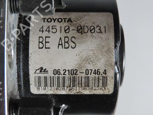 Pompe ABS TOYOTA YARIS (_P9_) 1.3 VVT-i (SCP90_, SCP90R) (87 hp) 30868199