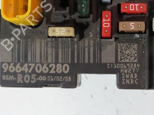 Used Fuse box PEUGEOT 308 I (4A_, 4C_) 1.6 HDi (109 hp) 28309894