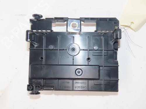 Used Fuse box Fuse box 37004059 37004059