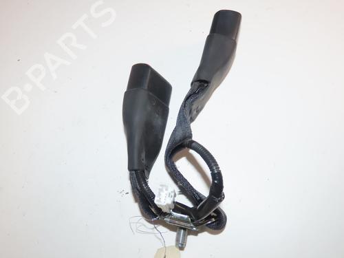 Used Seat buckle TOYOTA YARIS (_P13_) 1.0 (KSP130_, KSP130) (69 hp) 31325401