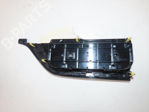 climate-control-toyota-auris-estate-_e18_-2013-2014-2015-2016-2017-2018-36485514 main image