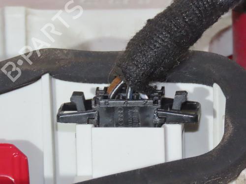 Used Left taillight SKODA YETI (5L) 1.2 TSI (105 hp) 30048092