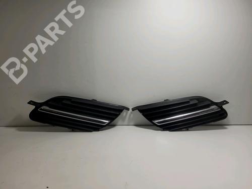 Used Grille NISSAN ALMERA TINO (V10) 1.8 (114 hp) 9390428