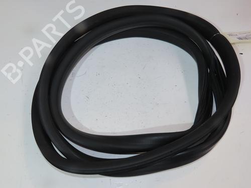 Used Rubber door seal RENAULT CLIO IV (BH_) 0.9 TCe 75 (BHNP) (76 hp) 28136696