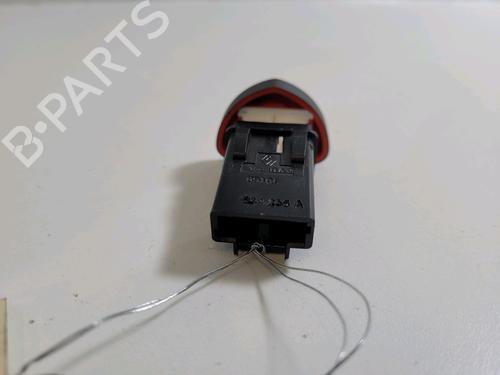 Used Warning switch RENAULT CLIO II (BB_, CB_) 1.5 dCi (B/CB3M) (64 hp) 9023273