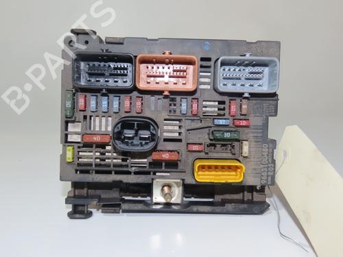 Fuse box PEUGEOT 308 I (4A_, 4C_) 1.6 HDi (109 hp) 17738921