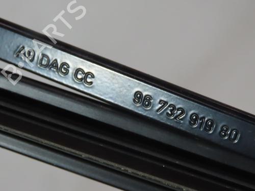 Used Front windshield wiper arm PEUGEOT 208 I (CA_, CC_) 1.6 HDi / BlueHDi 75 (75 hp) 28105613