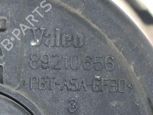 Used Right front fog light TOYOTA YARIS (_P9_) 1.4 D-4D (NLP90_, NLP90R) (90 hp) 32038530