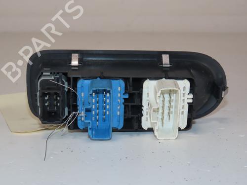 Interrupteur de vitre avant gauche RENAULT CLIO III (BR0/1, CR0/1) 1.5 dCi (BR17, CR17) (86 hp) 30522760