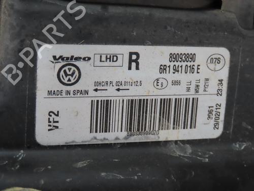 Right headlight VW POLO V (6R1, 6C1) 1.2 | BP28445732C29 
