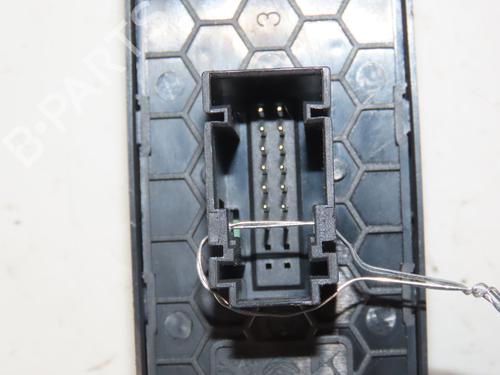 Used Left front window switch CITROËN C3 III (SX) 1.2 VTi 82 (82 hp) 31055478