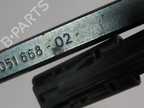 Used Front windshield wiper arm BMW X3 (E83) 2.0 d (150 hp) 26512410