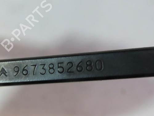 Used Front windshield wiper arm CITROËN C3 Picasso (SH_) 1.6 HDI 90 (92 hp) 28712543