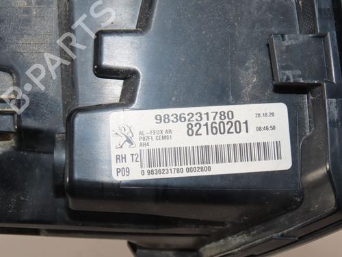 Farolim direito da mala Farolim direito da mala PEUGEOT 3008 II SUV (MC_, MR_, MJ_, M4_) 1.5 BlueHDi 130 (131 hp) 35797240 35797240