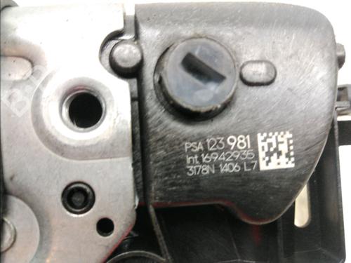 Used Front left lock Front left lock CITROËN C3 III (SX) 1.2 VTi 68 (68 hp) 13310590 13310590