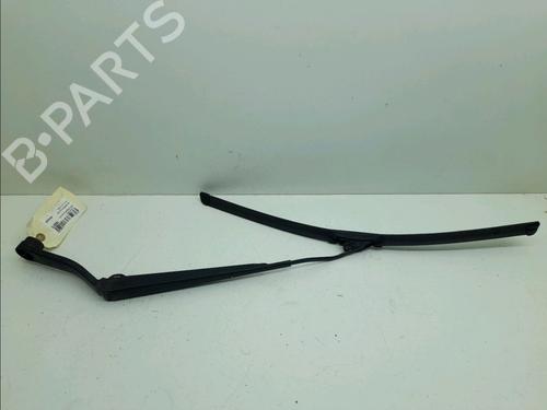 Used Front windshield wiper arm KIA SORENTO I (JC) 2.5 CRDi (170 hp) 14901175
