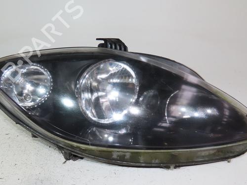 Used Right headlight SEAT LEON (1P1) 1.6 TDI (105 hp) 24489707