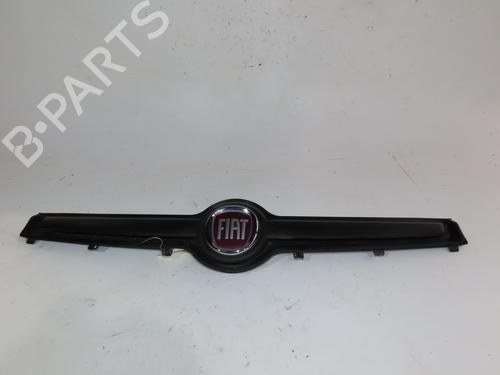 Used Grille FIAT PANDA (312_, 319_) 1.2 (312PXA1A) (69 hp) 19089800