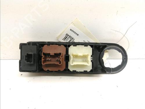 Used Left front window switch RENAULT CLIO IV (BH_) 1.5 dCi 90 (90 hp) 14996645