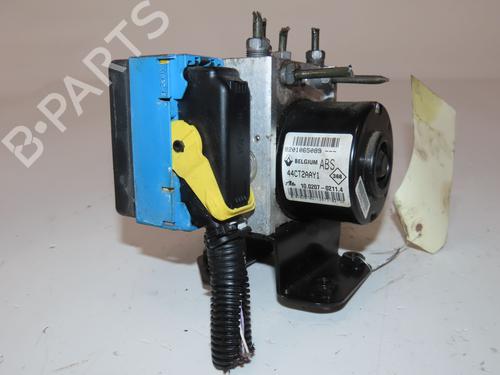 Used ABS pump RENAULT TWINGO II (CN0_) 1.5 dCi 75 (75 hp) 25859592