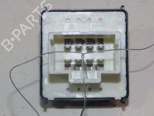 Used Left front window switch CITROËN C4 CACTUS 1.2 VTi 82 (82 hp) 26405169