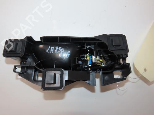 Venstre fortil invendig håndtag PEUGEOT 2008 II (UD_, US_, UY_, UJ_, UR_, UC_) 1.5 BlueHDI 130 (131 hp) 28136699