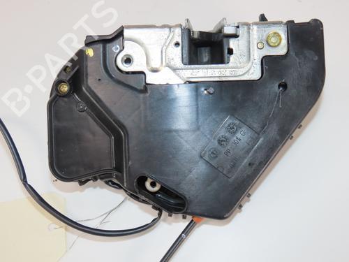 Fechadura trás esquerda Fechadura trás esquerda MERCEDES-BENZ C-CLASS (W203) C 220 CDI (203.008) (150 hp) 34456831 34456831