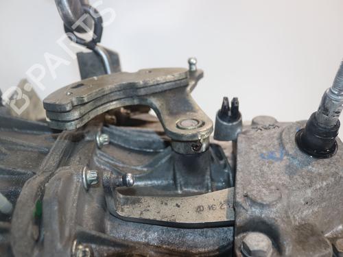 gearbox-renault-scenic-ii-jm01_-2003-2004-2005-2006-2007-2008-2009-2010-33187803 main image