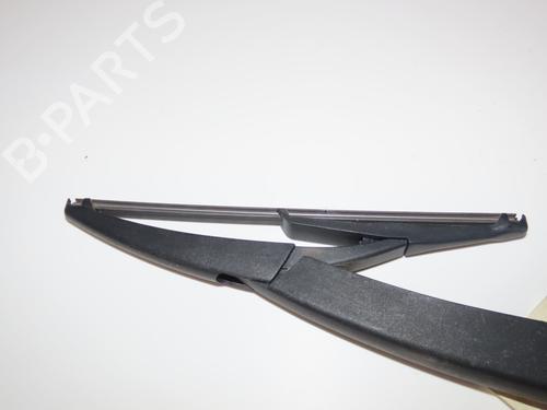 Used Rear windshield wiper arm Rear windshield wiper arm CITROËN C5 AIRCROSS (A_) 1.2 PureTech 130 (ARHNSJ) (131 hp) 15577957 15577957