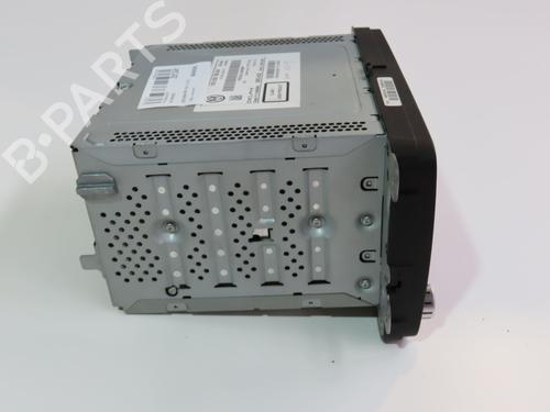 Used Radio VW GOLF VI (5K1) 1.6 TDI (105 hp) 17802892