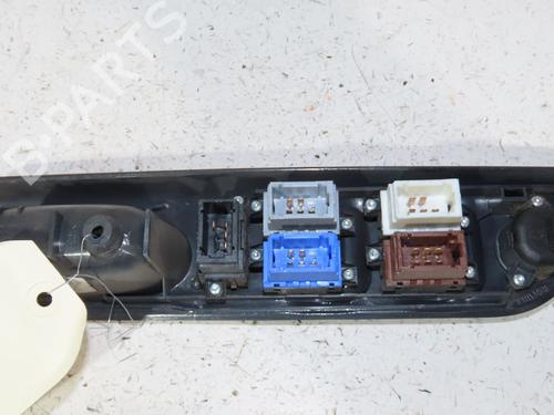 Used Left front window switch RENAULT LAGUNA I (B56_, 556_) 1.9 dTi (B56J) (98 hp) 23396242