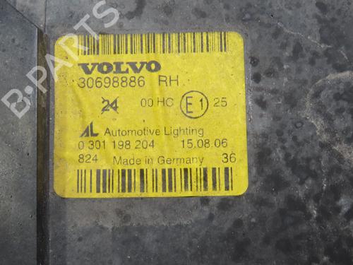 Used Right headlight VOLVO V50 (545) 2.0 D (136 hp) 23164705