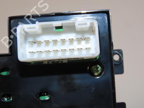 Used Left front window switch HYUNDAI i30 (FD) 1.6 CRDi (90 hp) 32332820