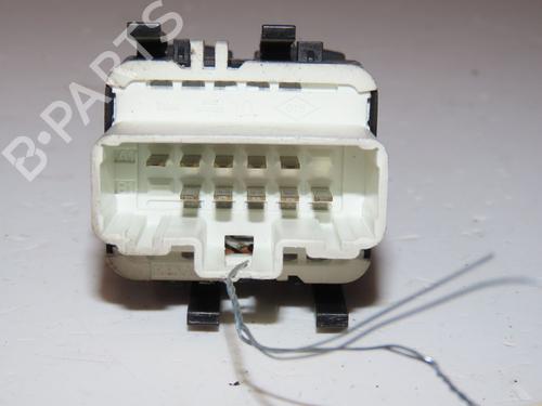 Used Left front window switch RENAULT CLIO III (BR0/1, CR0/1) 1.5 dCi (C/BR0G, C/BR1G) (68 hp) 28007470