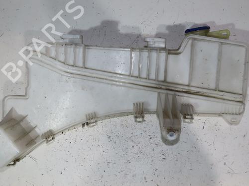 Used Windscreen washer tank PEUGEOT 3008 II SUV (MC_, MR_, MJ_, M4_) 1.2 THP/ PureTech 130 (MRHNSM, MRHNSU, MRHNSJ, MRHNYW,... (131 hp) 24490299