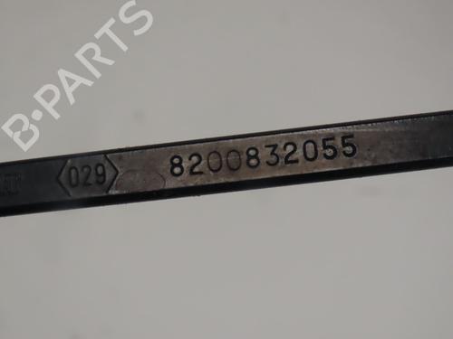Used Front windshield wiper arm RENAULT CLIO III (BR0/1, CR0/1) 1.2 16V (BR02, BR0J, BR11, CR02, CR0J, CR11) (75 hp) 30140088