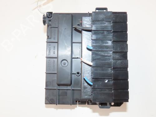 Used Fuse box Fuse box 38182827 38182827