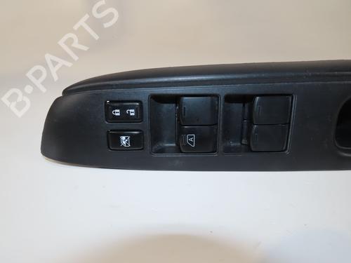 BP17473180I27 main image