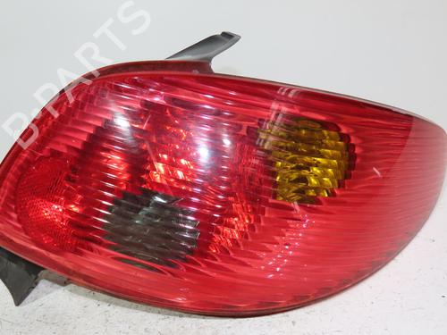 Right taillight PEUGEOT 206+ (2L_, 2M_) 1.4 i (2LKFWA, 2MKFWA) | BP24232027C35 