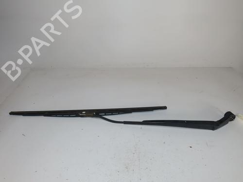 Used Front windshield wiper arm TOYOTA YARIS (_P9_) 1.4 D-4D (NLP90_, NLP90R) (90 hp) 28526480