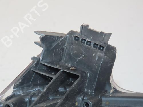 Phare droit PEUGEOT 208 I (CA_, CC_) 1.2 VTI 82 (82 hp) 30825249