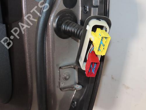 Used Left front door Left front door 37062228 37062228