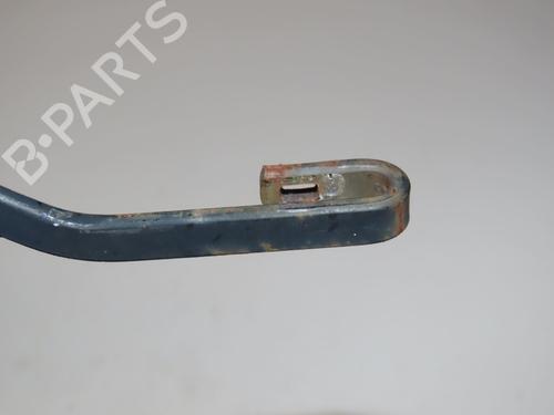 Used Front windshield wiper arm OPEL ANTARA A (L07) 2.2 CDTi (166 hp) 31325530