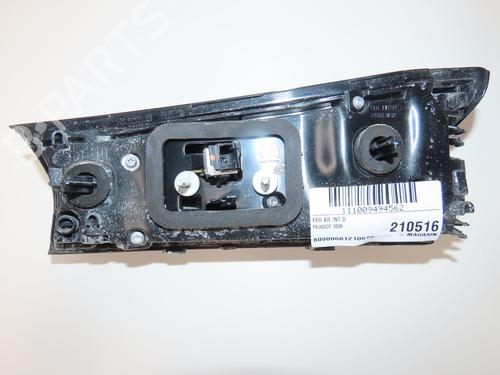 Used Right tailgate light PEUGEOT 2008 II (UD_, US_, UY_, UJ_, UR_, UC_) 1.5 BlueHDI 130 (131 hp) 27530923