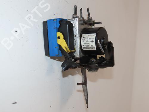 Used ABS pump RENAULT TWINGO II (CN0_) 1.2 (CN0D) (58 hp) 25830470